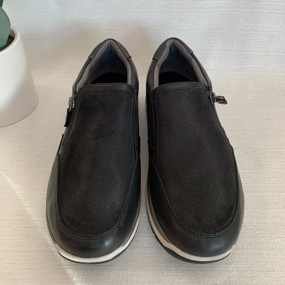 Aravon Pyper Black Leather Side Zip Comfort Slip On Sneakers Woman’s 9.5M - Picture 3 of 15